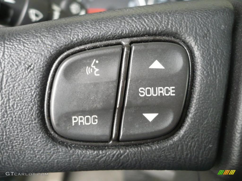 2008 GMC Envoy SLT 4x4 Controls Photo #47362157