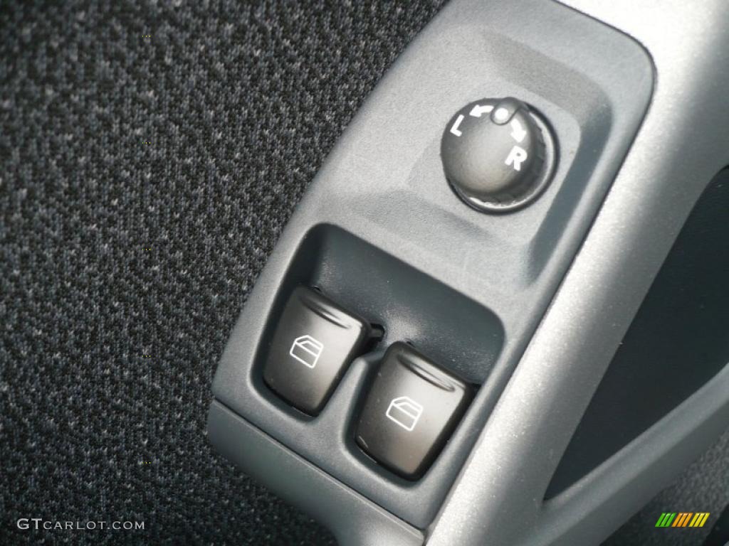 2010 Smart fortwo passion coupe Controls Photo #47362886