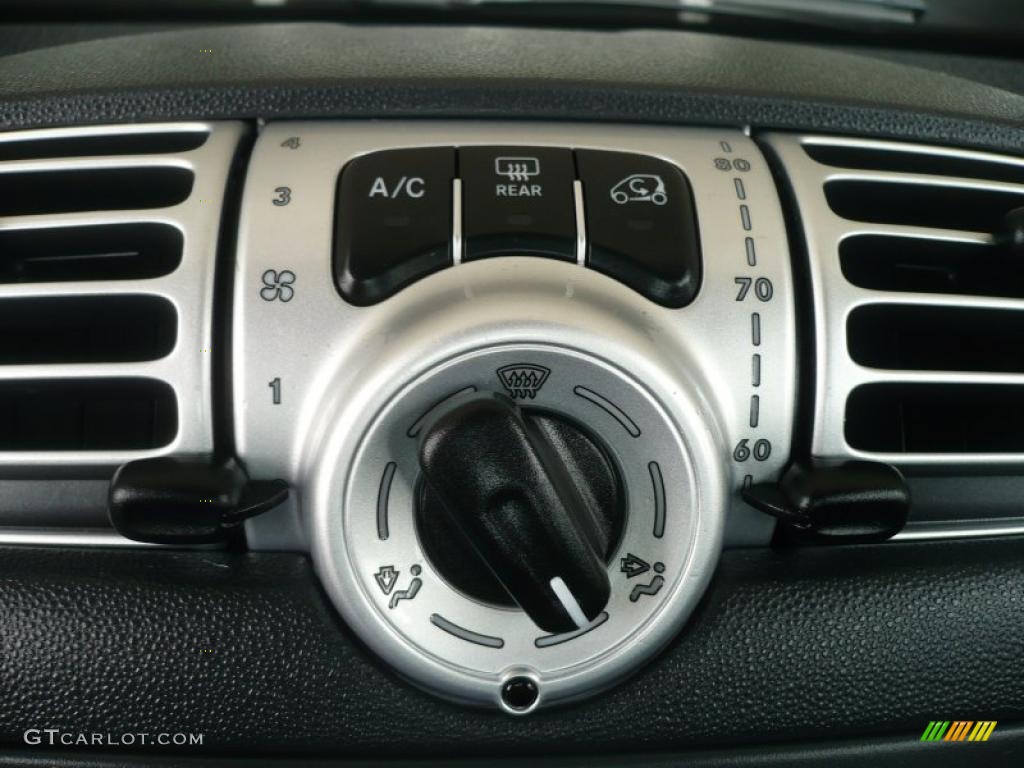 2010 Smart fortwo passion coupe Controls Photo #47363045