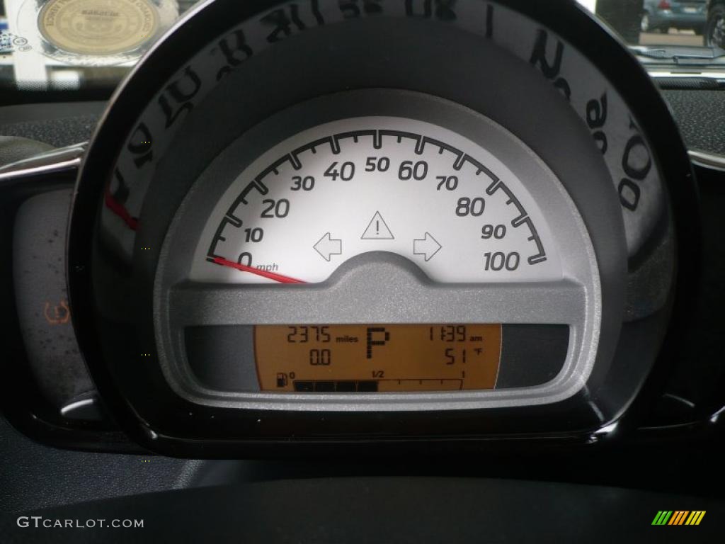 2010 Smart fortwo passion coupe Gauges Photo #47363090