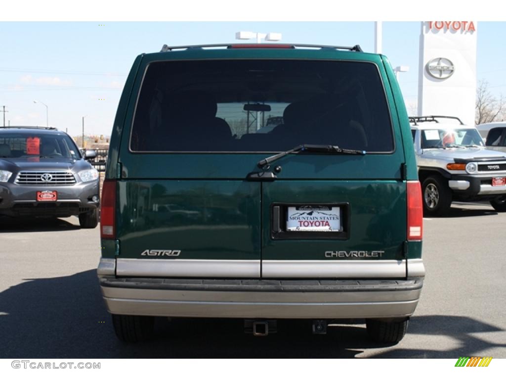 2001 Astro LT AWD Passenger Van - Dark Forest Green Metallic / Neutral photo #3