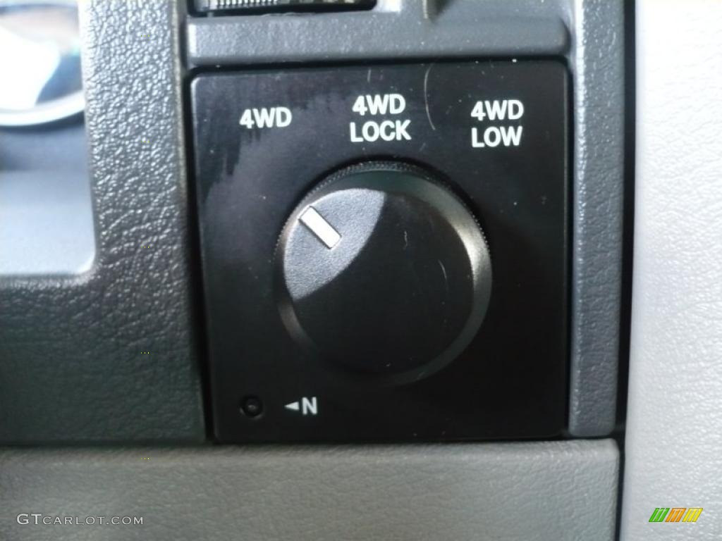 2007 Dodge Durango SLT 4x4 Controls Photo #47363561