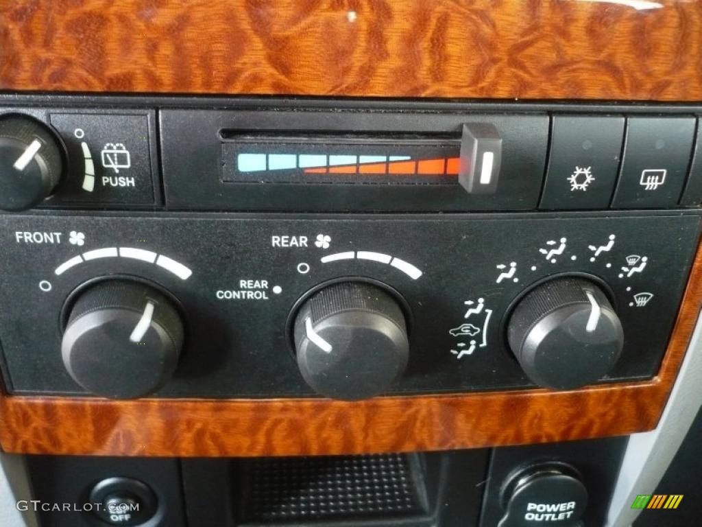 2007 Dodge Durango SLT 4x4 Controls Photo #47363591