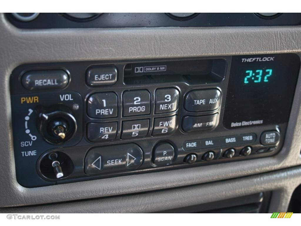 2001 Chevrolet Astro LT AWD Passenger Van Controls Photo #47363822