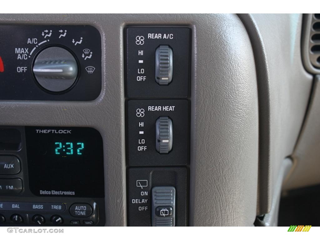 2001 Chevrolet Astro LT AWD Passenger Van Controls Photo #47363837