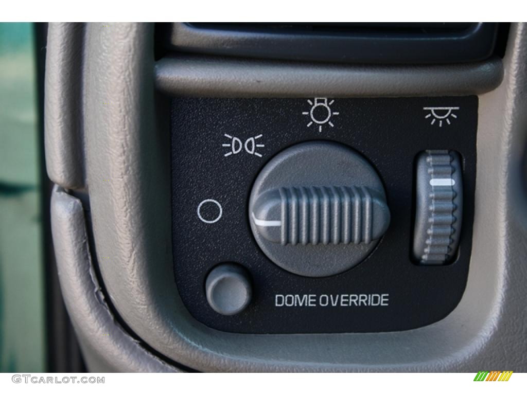 2001 Chevrolet Astro LT AWD Passenger Van Controls Photo #47363870