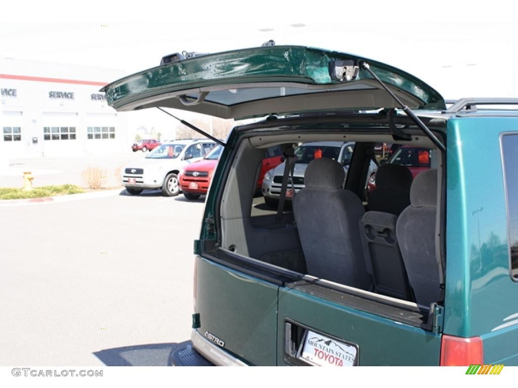 2001 Astro LT AWD Passenger Van - Dark Forest Green Metallic / Neutral photo #25