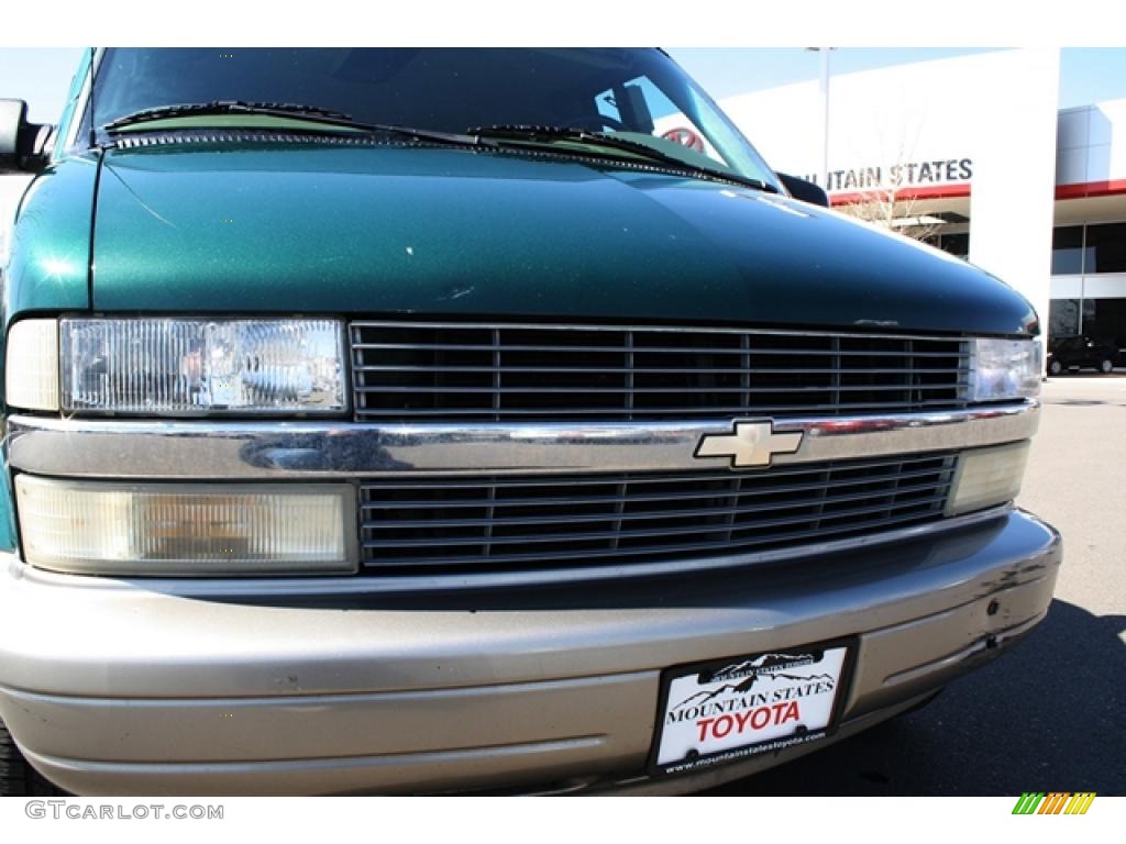 2001 Astro LT AWD Passenger Van - Dark Forest Green Metallic / Neutral photo #29