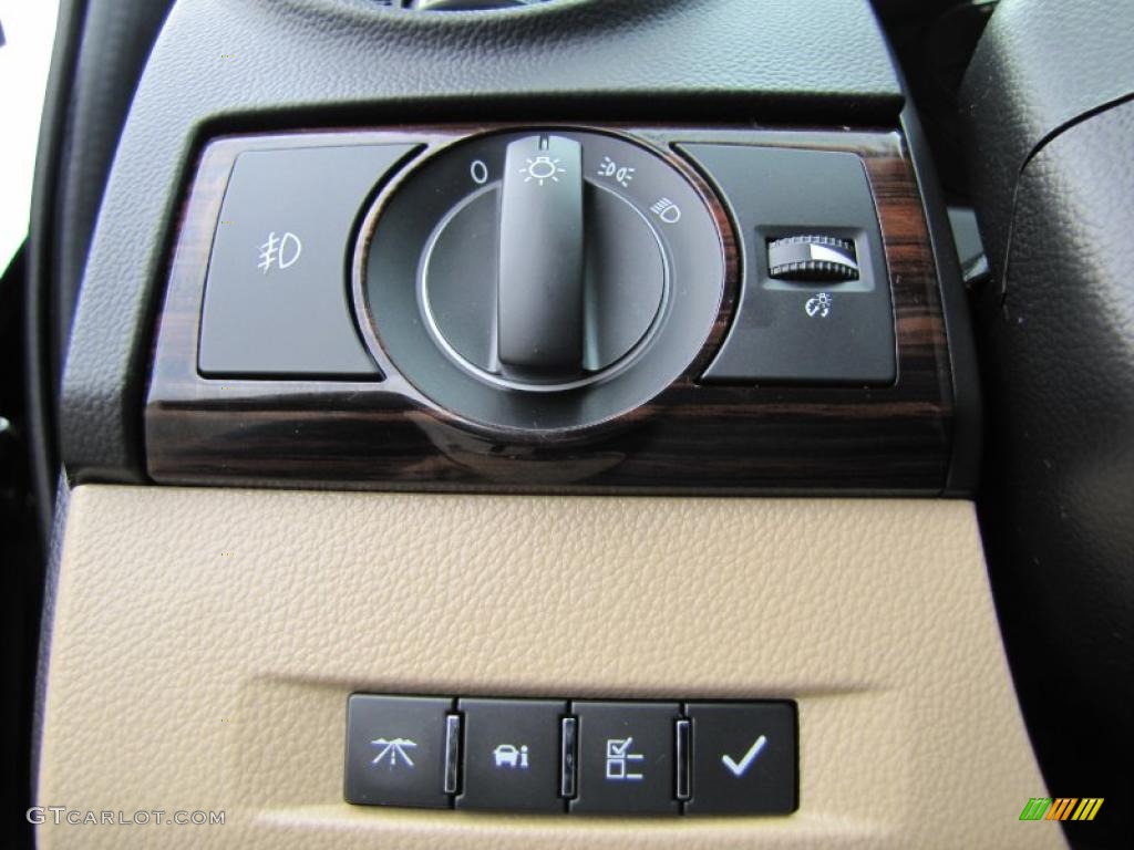 2010 Saturn VUE XR V6 AWD Controls Photos