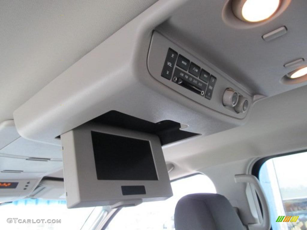 2007 Nissan Armada SE 4x4 Controls Photo #47365277