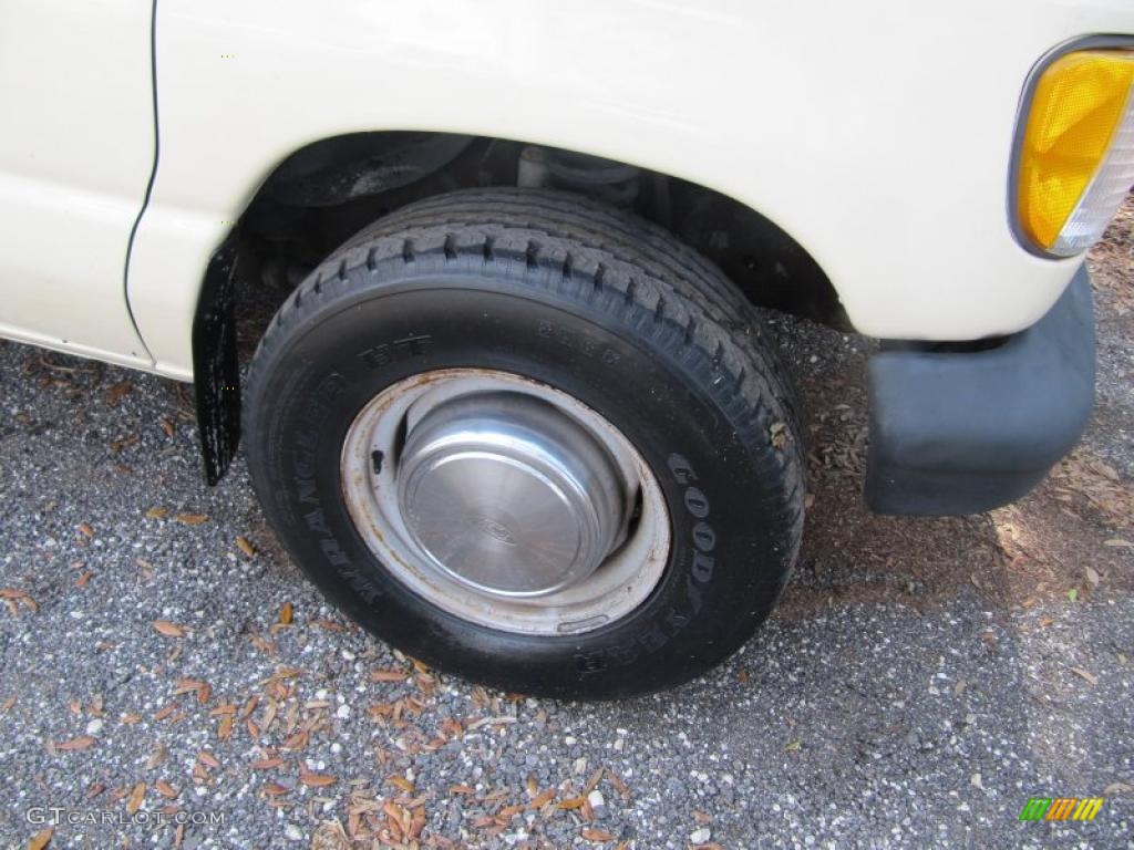 1994 Econoline E250 Commercial Van - White / Gray photo #11