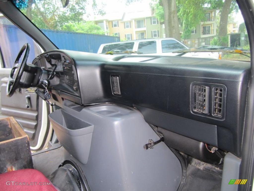 1994 Econoline E250 Commercial Van - White / Gray photo #18