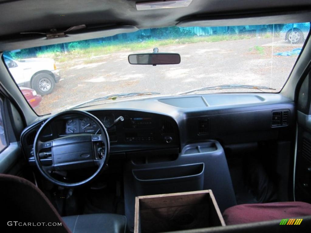 1994 Econoline E250 Commercial Van - White / Gray photo #43