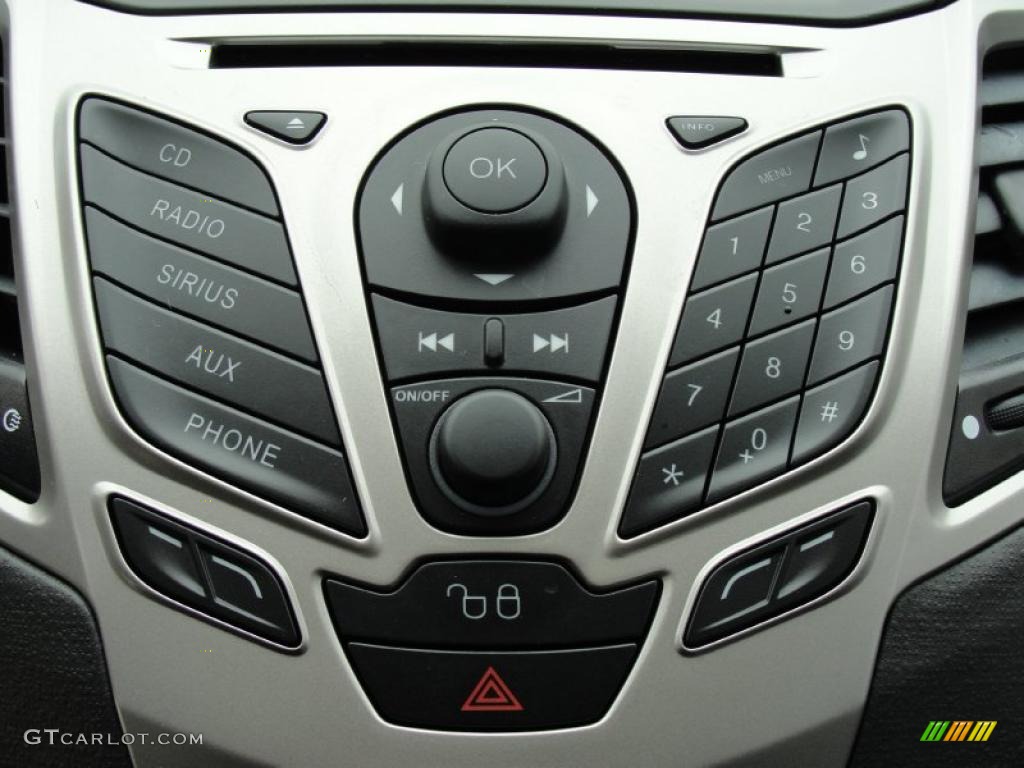 2011 Ford Fiesta SES Hatchback Controls Photo #47367365