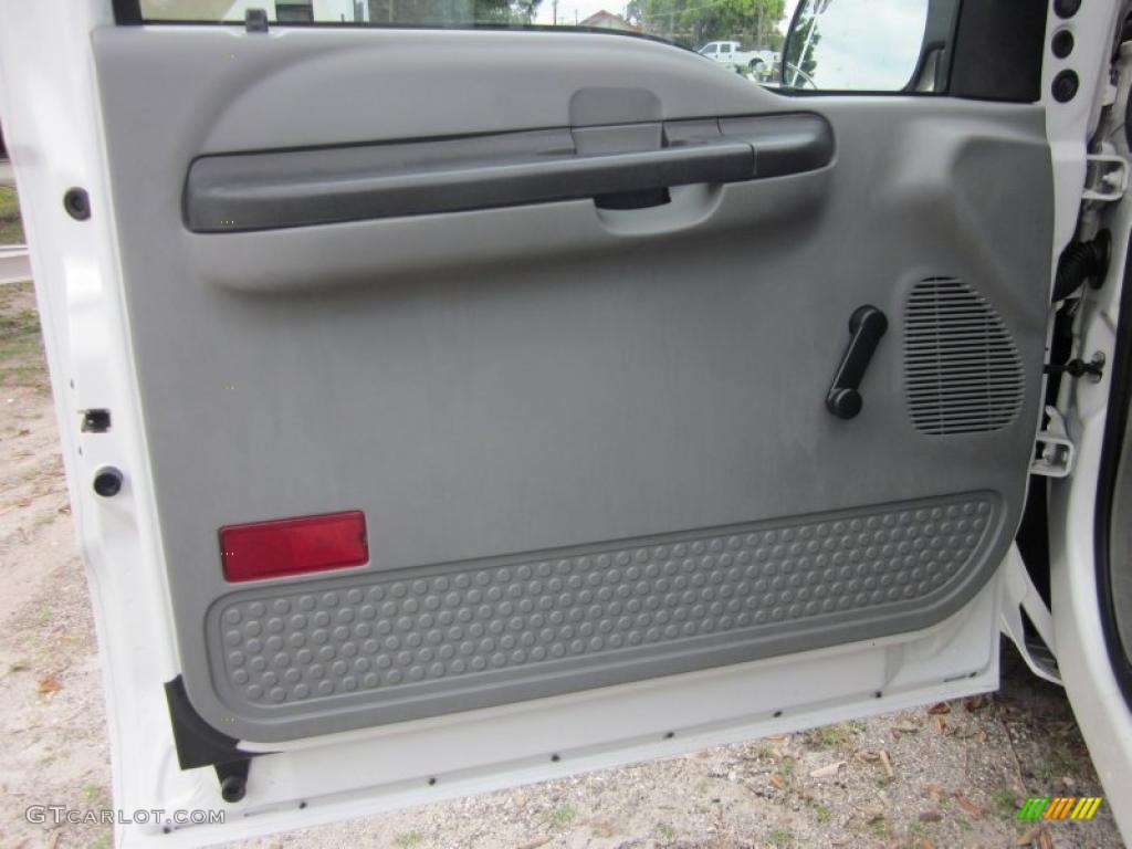 2005 Ford F250 Super Duty XL SuperCab Medium Flint Door Panel Photo #47367611
