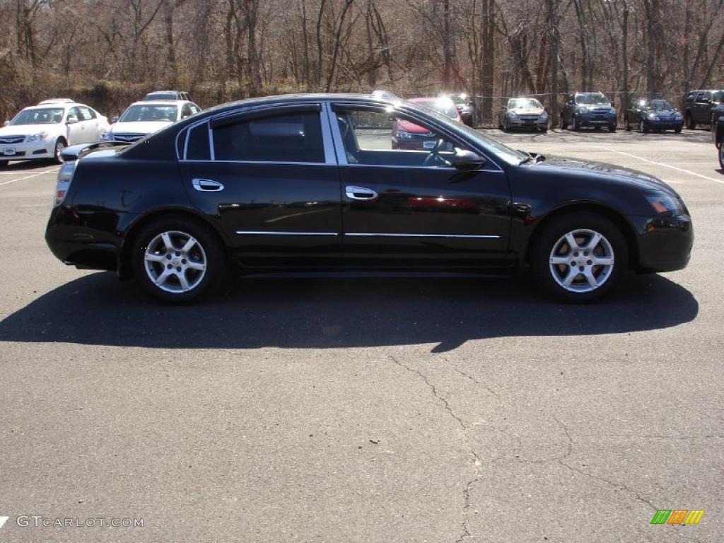 2005 Altima 2.5 S - Super Black / Charcoal photo #7