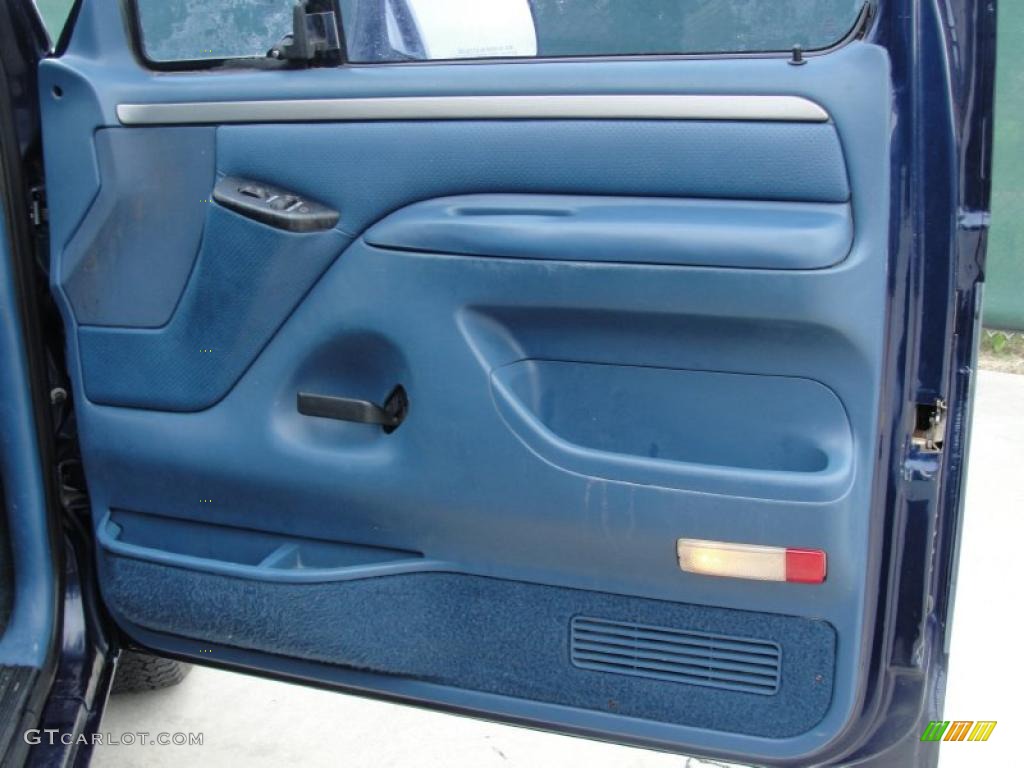 1995 Ford F150 XLT Extended Cab Blue Door Panel Photo #47368115
