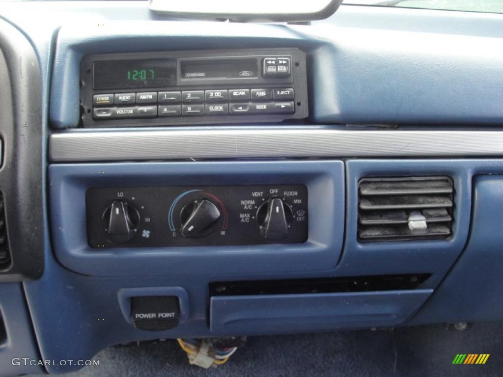 1995 Ford F150 XLT Extended Cab Controls Photo #47368328