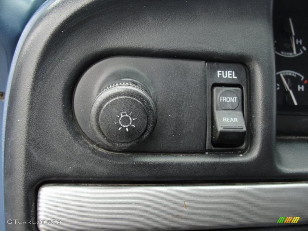 1995 Ford F150 XLT Extended Cab Controls Photo #47368445
