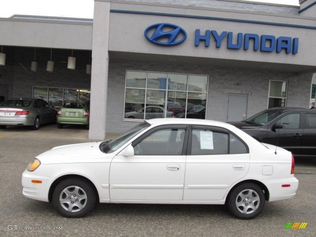 2004 Accent GL Sedan - Noble White / Gray photo #3