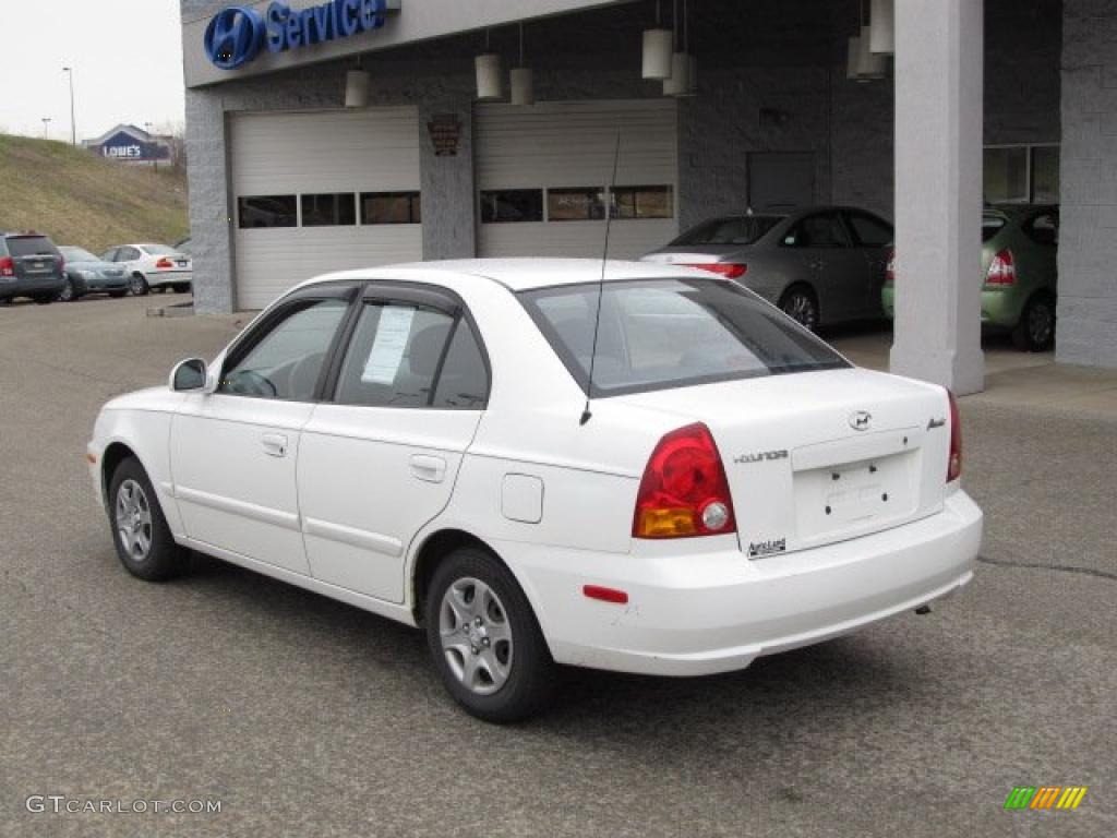 2004 Accent GL Sedan - Noble White / Gray photo #4
