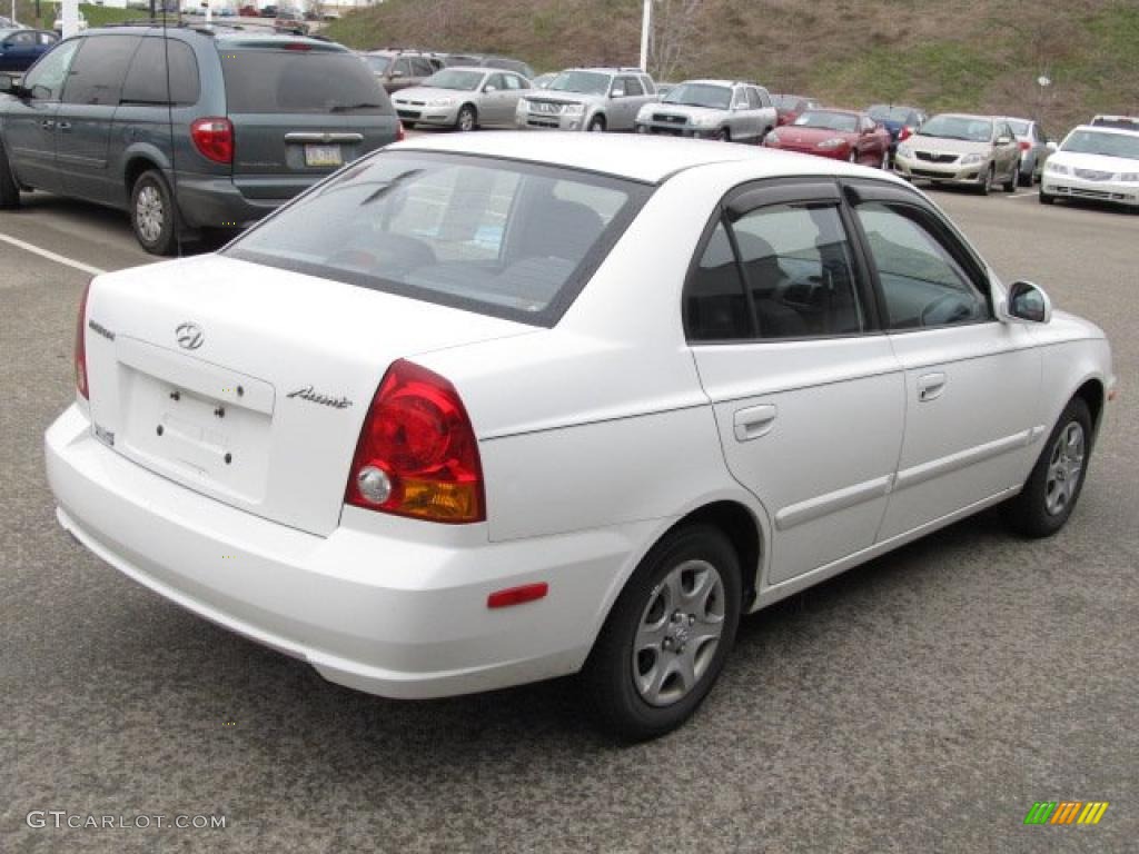 2004 Accent GL Sedan - Noble White / Gray photo #5
