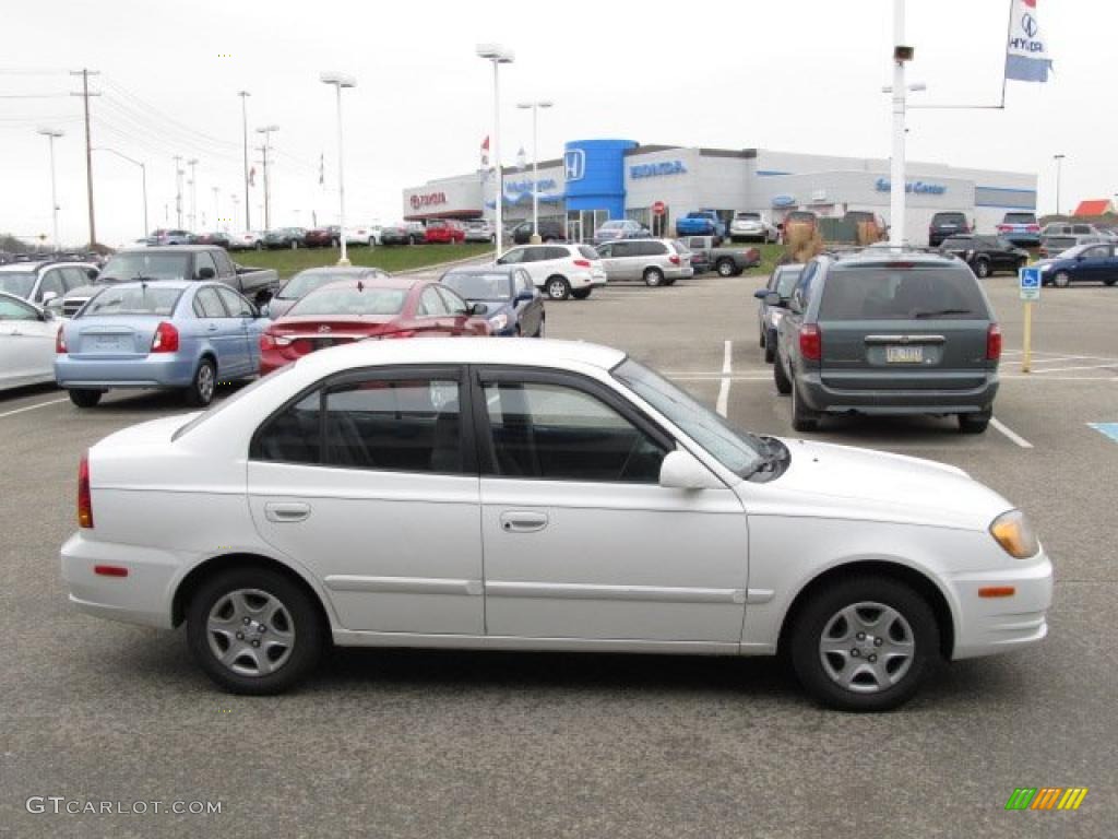 2004 Accent GL Sedan - Noble White / Gray photo #6