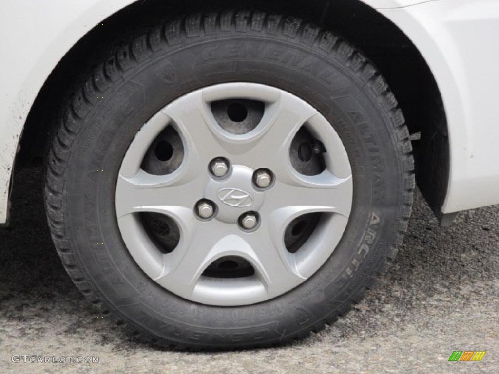 2004 Hyundai Accent GL Sedan Wheel Photo #47369027