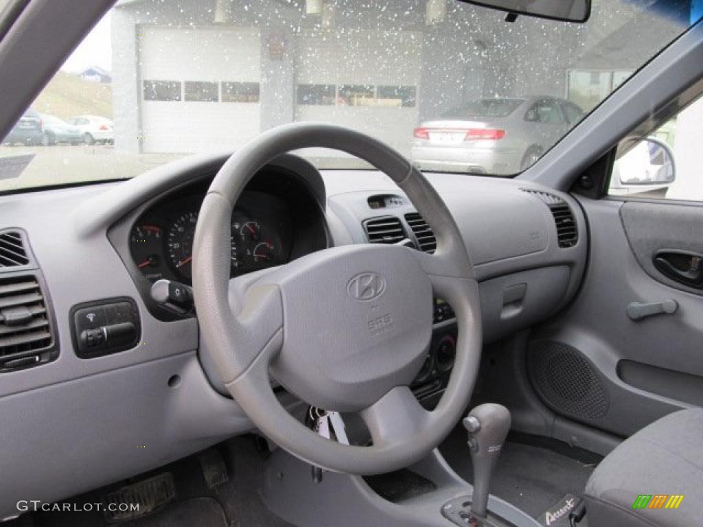 2004 Hyundai Accent GL Sedan Steering Wheel Photos