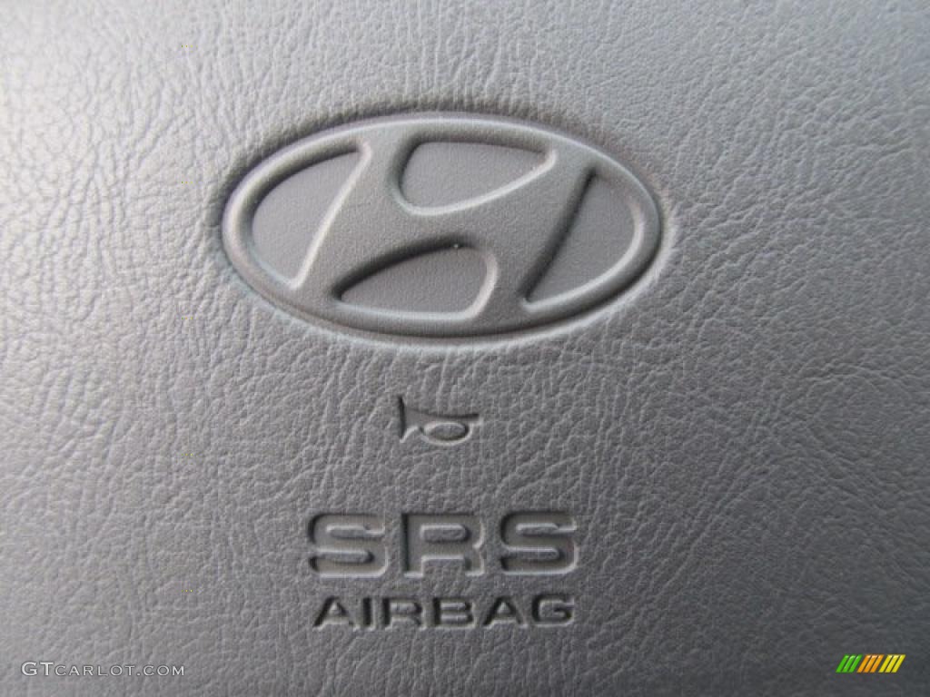 2004 Accent GL Sedan - Noble White / Gray photo #15