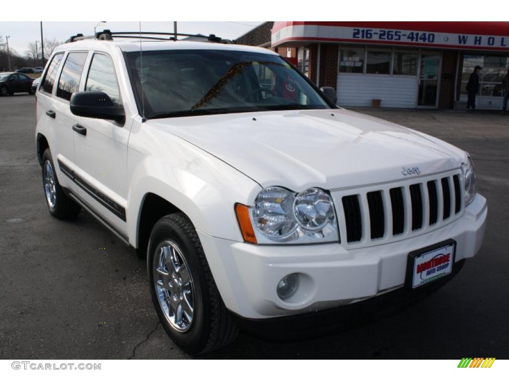 2005 Grand Cherokee Laredo - Stone White / Medium Slate Gray photo #1