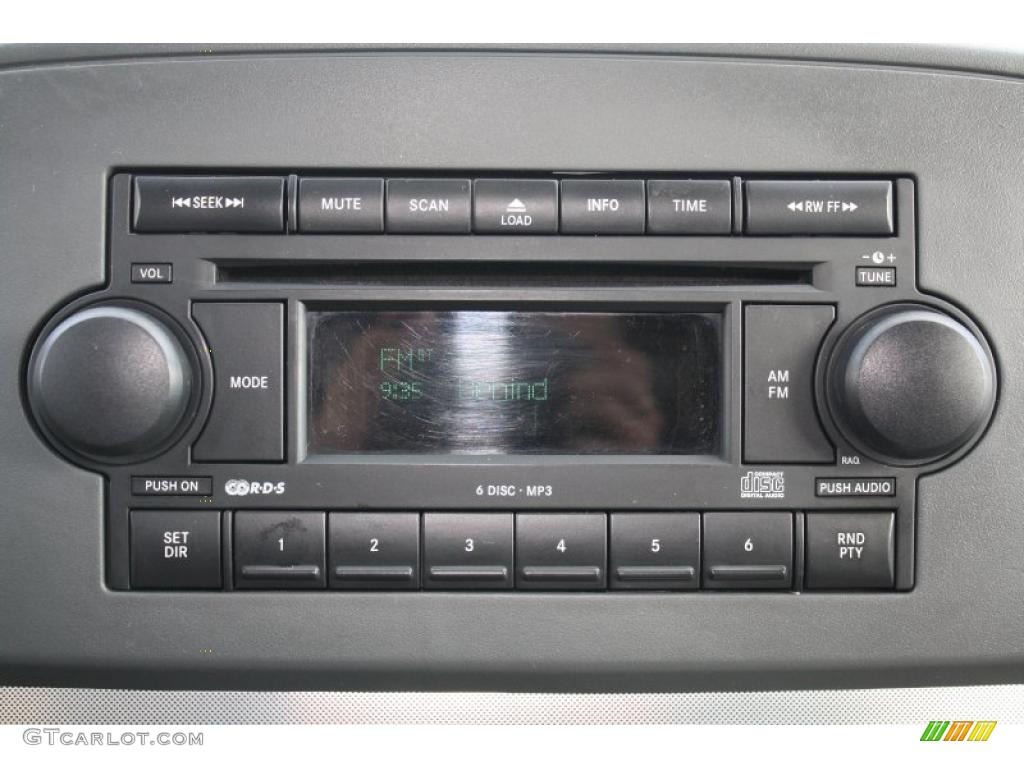 2005 Jeep Grand Cherokee Laredo Controls Photo #47371310
