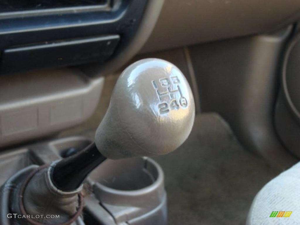 2001 Toyota Tacoma Regular Cab 5 Speed Manual Transmission Photo #47373119