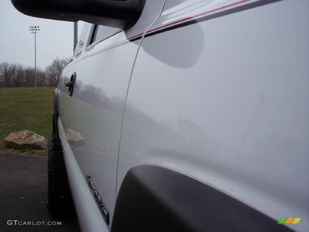 2003 Silverado 2500HD LS Extended Cab 4x4 - Summit White / Medium Gray photo #22