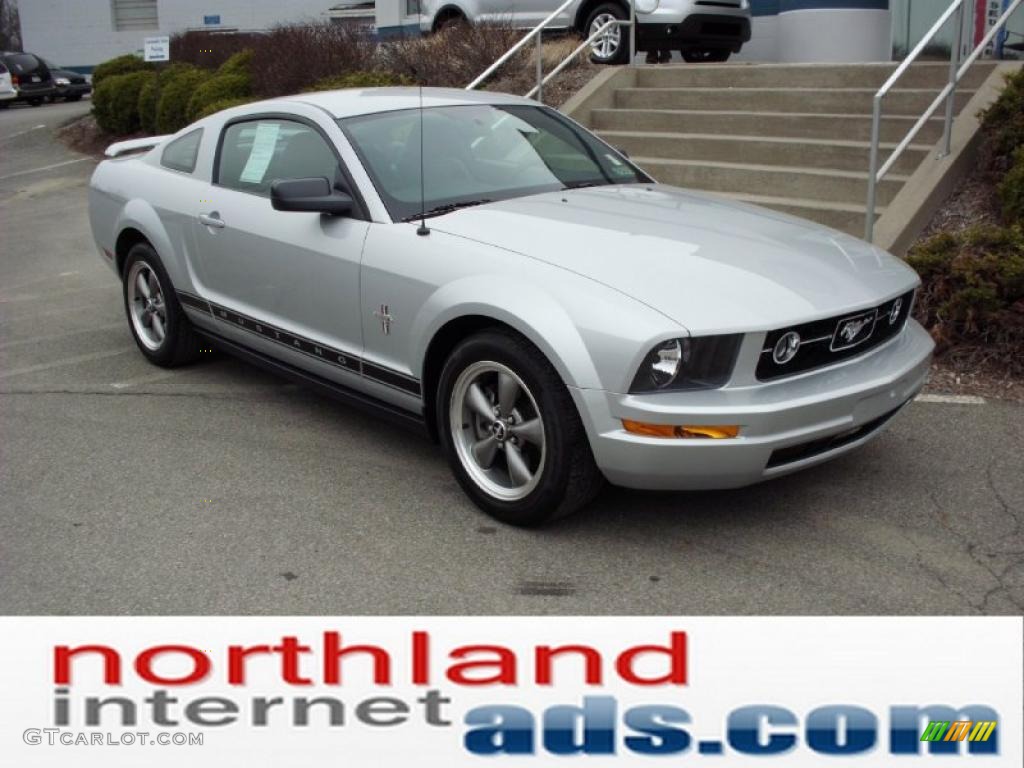 2006 Mustang V6 Premium Coupe - Satin Silver Metallic / Dark Charcoal photo #2