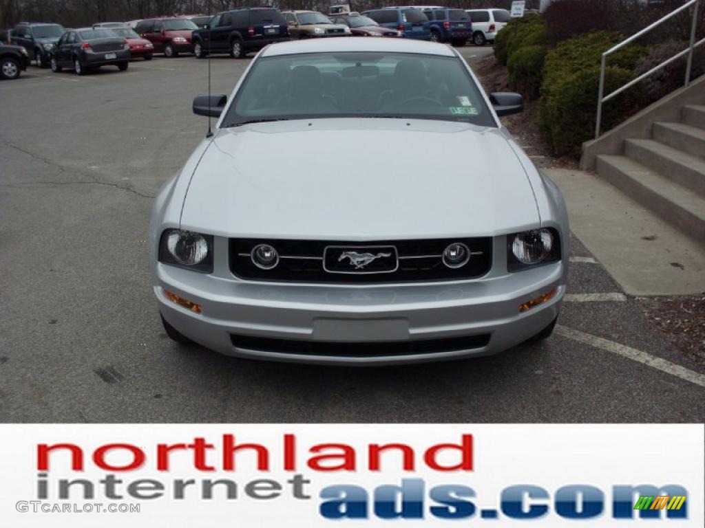 2006 Mustang V6 Premium Coupe - Satin Silver Metallic / Dark Charcoal photo #3