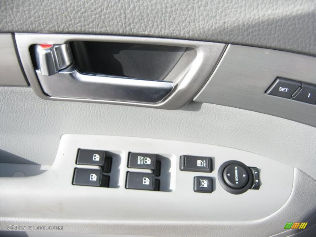 2009 Kia Borrego EX V8 4x4 Controls Photo #47376941