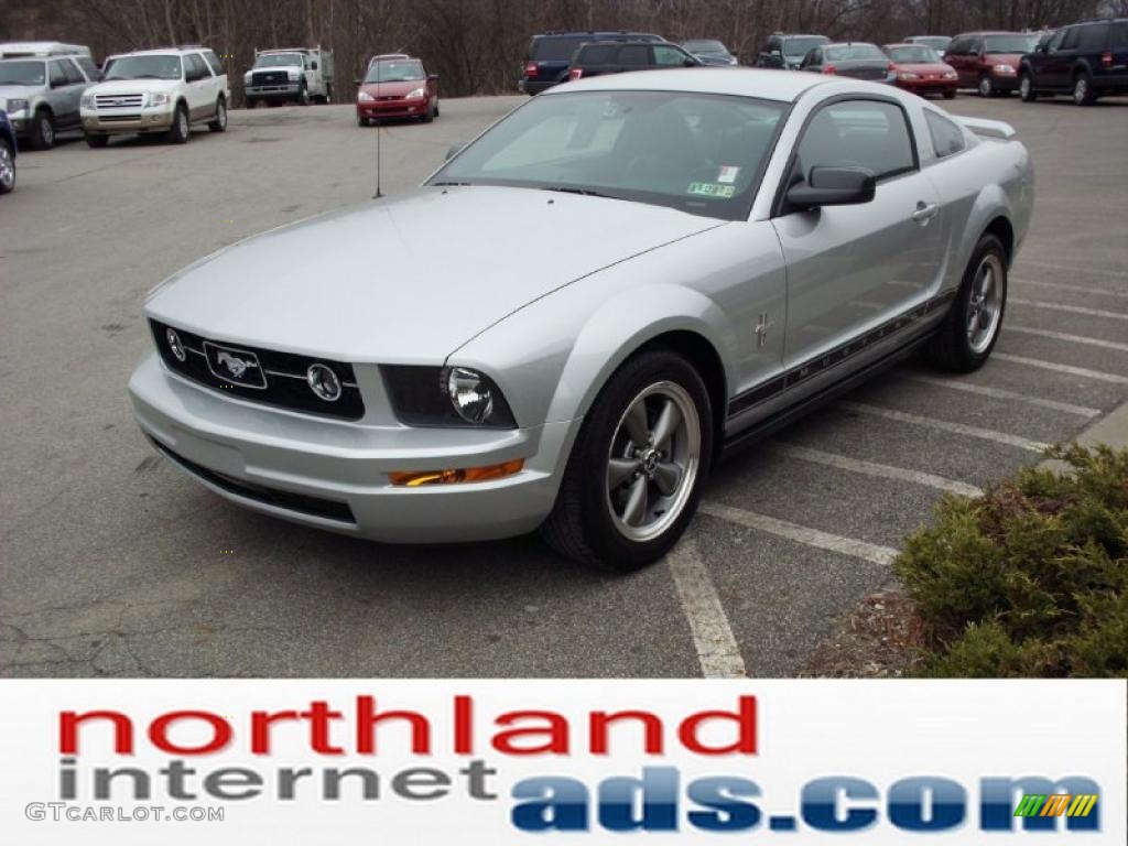 2006 Mustang V6 Premium Coupe - Satin Silver Metallic / Dark Charcoal photo #4