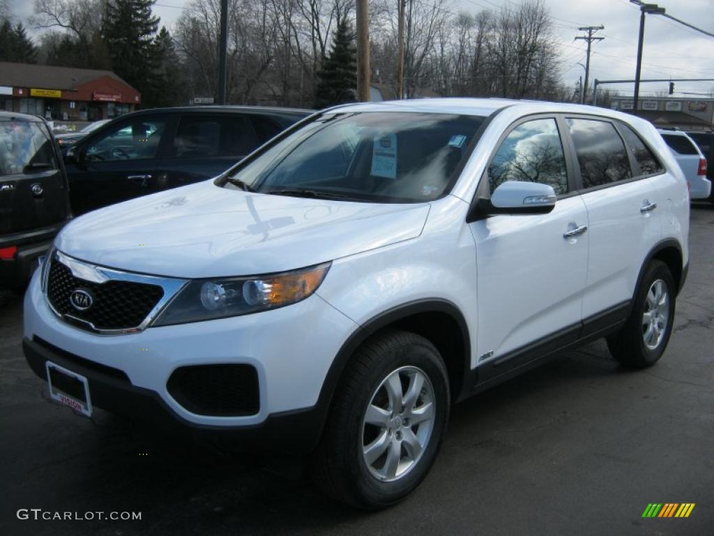 Snow White Pearl Kia Sorento