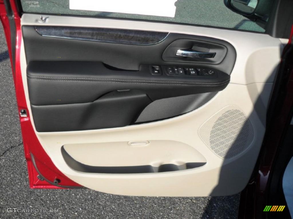 2011 Chrysler Town & Country Touring - L Black/Light Graystone Door Panel Photo #47381273