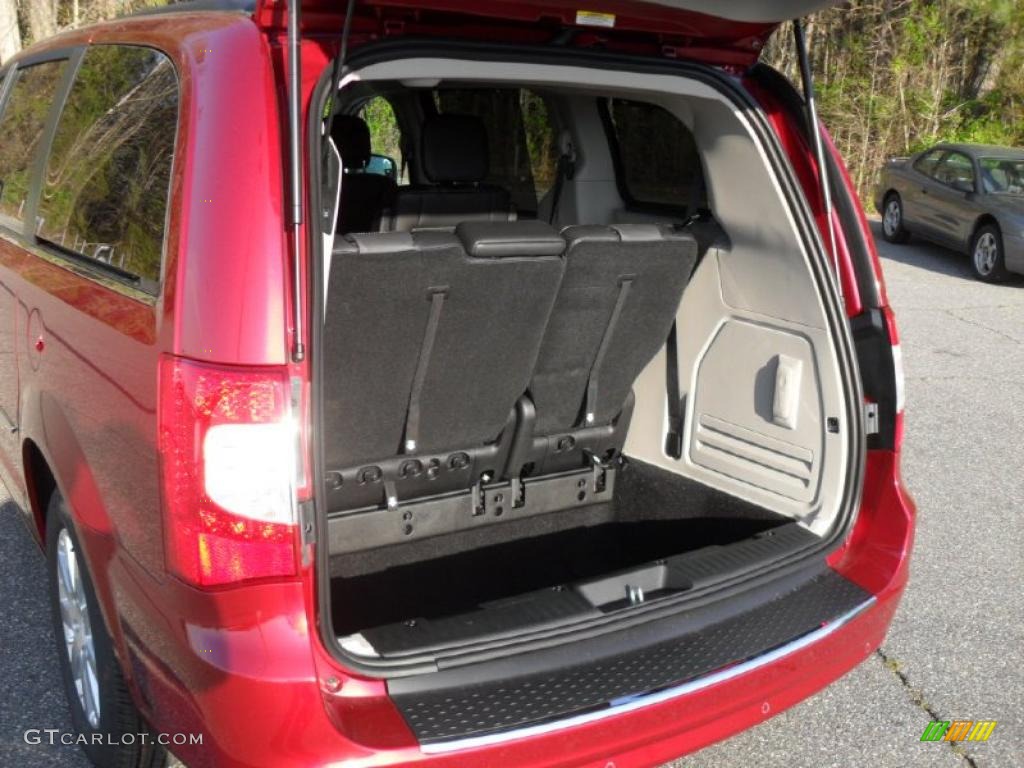 2011 Chrysler Town & Country Touring - L Trunk Photo #47381423