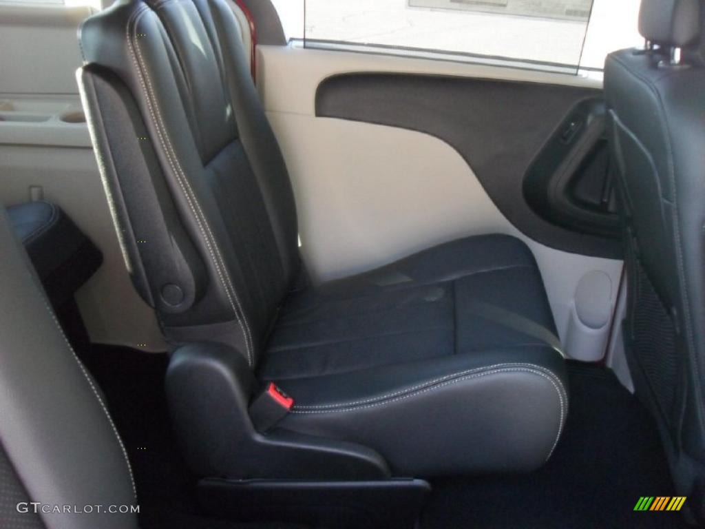Black/Light Graystone Interior 2011 Chrysler Town & Country Touring - L Photo #47381438