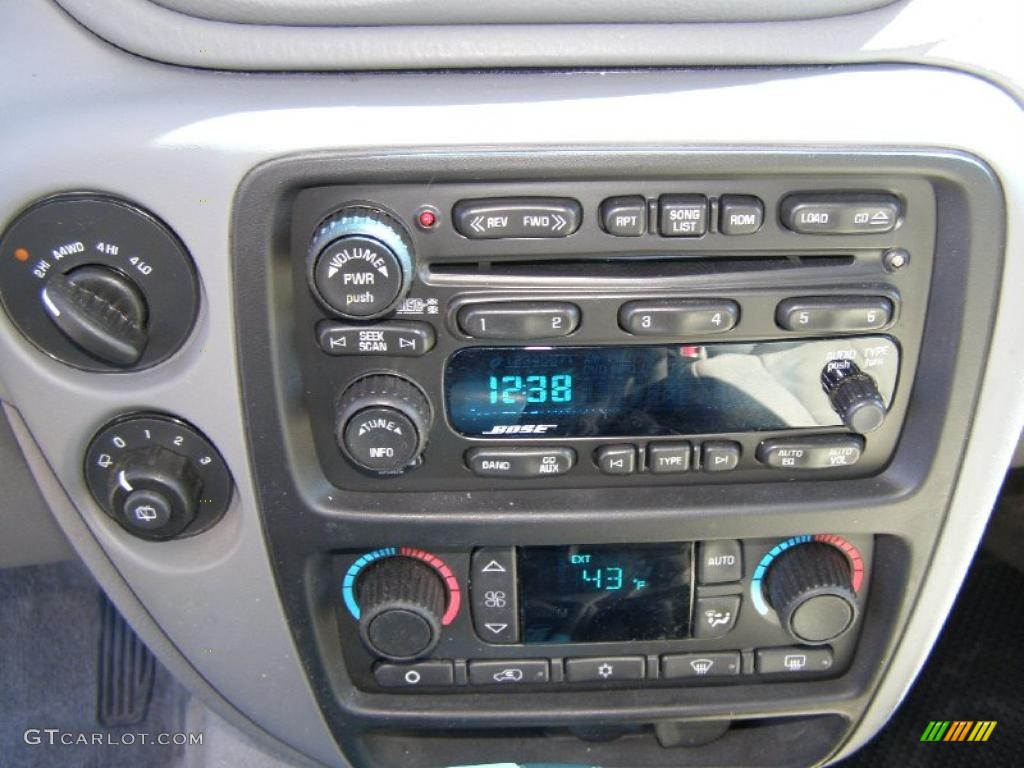 2005 Chevrolet TrailBlazer LT Controls Photo #47383808