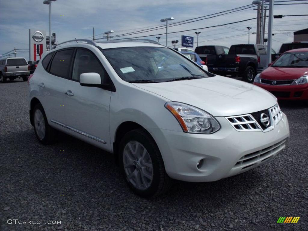 2011 Rogue SL AWD - Pearl White / Black photo #10