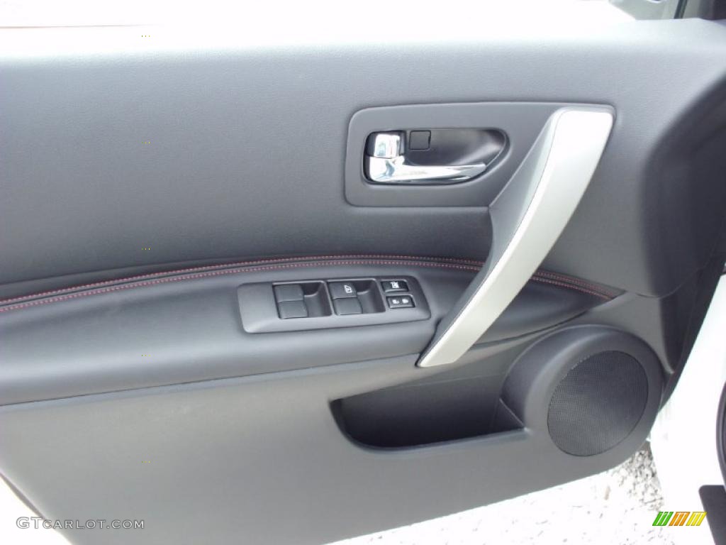 2011 Rogue SL AWD - Pearl White / Black photo #13