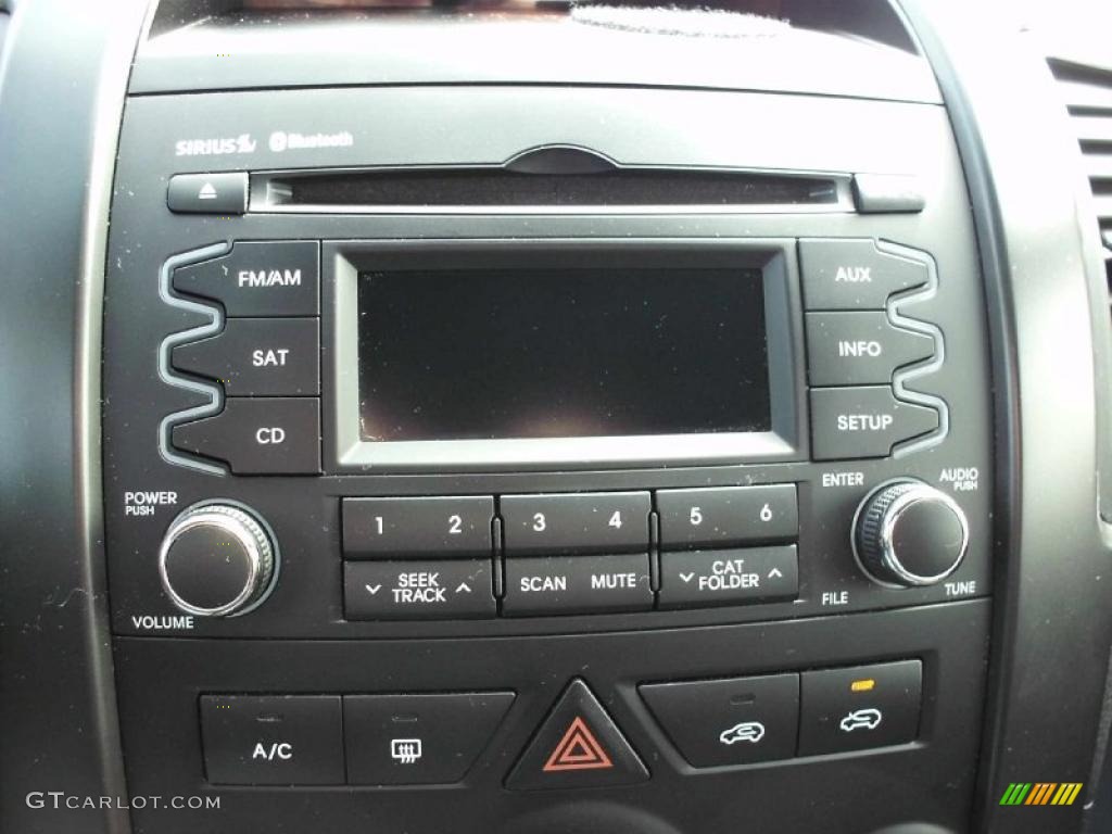 2011 Kia Sorento LX AWD Controls Photo #47388554