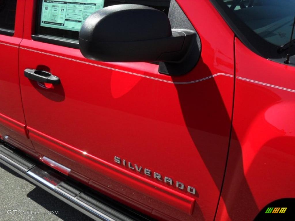 2011 Silverado 1500 LT Extended Cab - Victory Red / Ebony photo #21