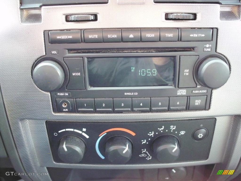 2007 Dodge Dakota SLT Quad Cab 4x4 Controls Photo #47392385