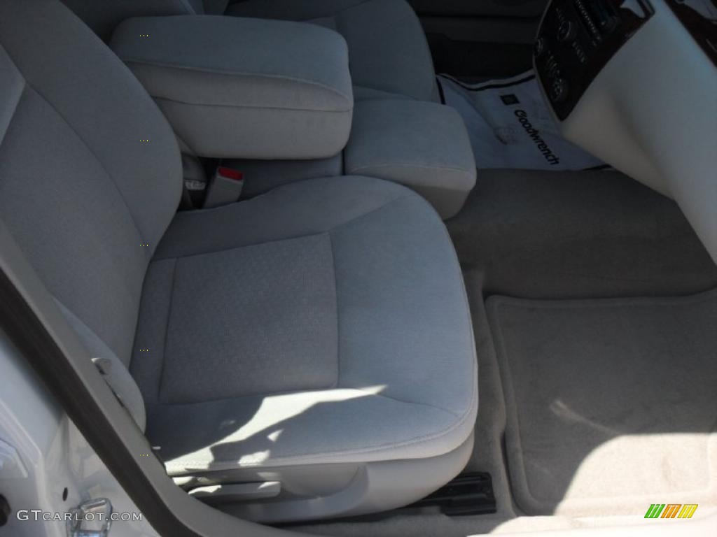 2011 Impala LT - Summit White / Gray photo #17