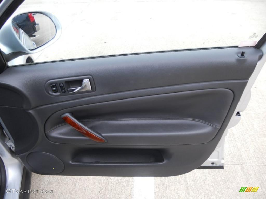 2005 Volkswagen Passat GLS TDI Sedan Grey Door Panel Photo #47393381